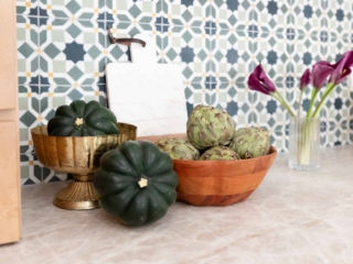 TEW DESIGN STUDIO | HEATHER RIDGE KITCHEN Close view of kitchen marble and textured wall tile showcasing decor options.